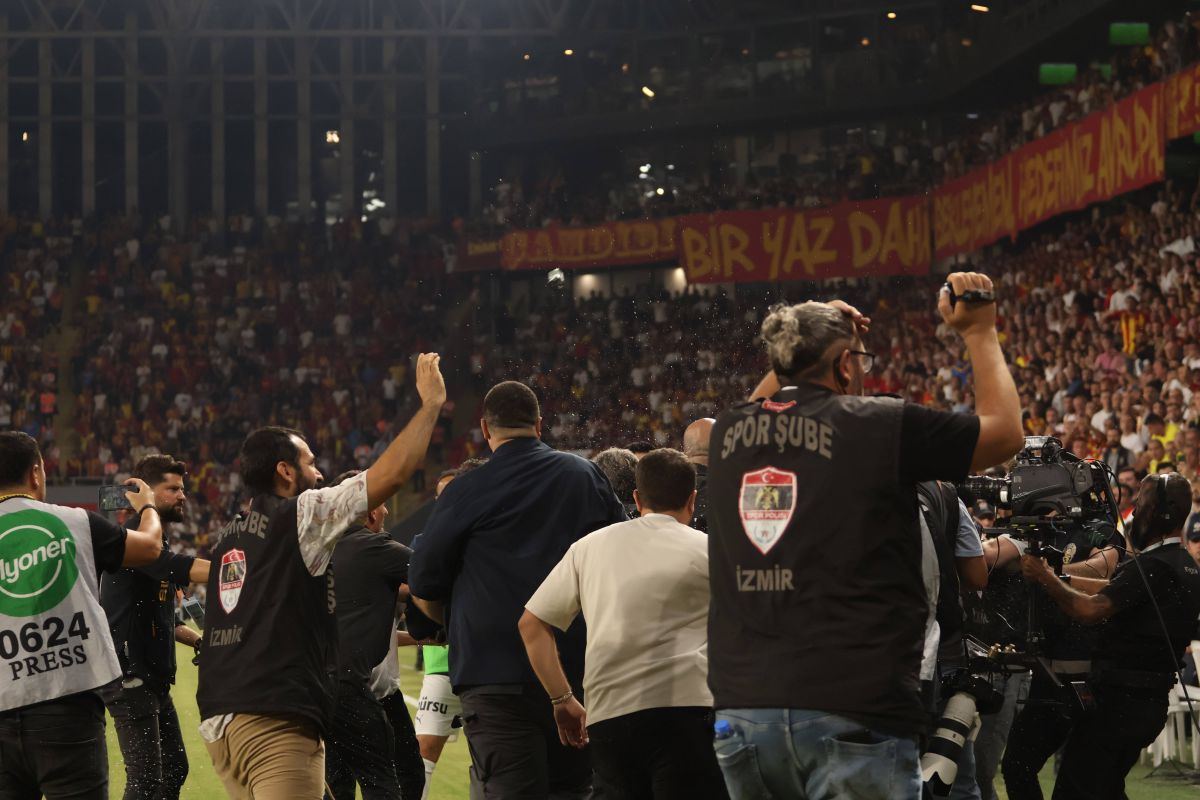 Scandal imens la meciul lui Mourinho din Turcia » Președintele lui Fenerbahce a fost atacat de un oficial al echipei adverse