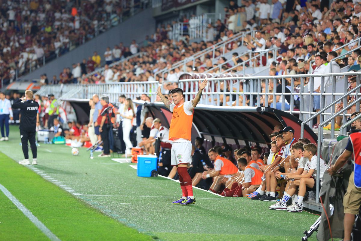 Final de poveste! Șumudică, RENEGAT de Giulești » Mesaje neașteptate afișate de galeria Rapidului