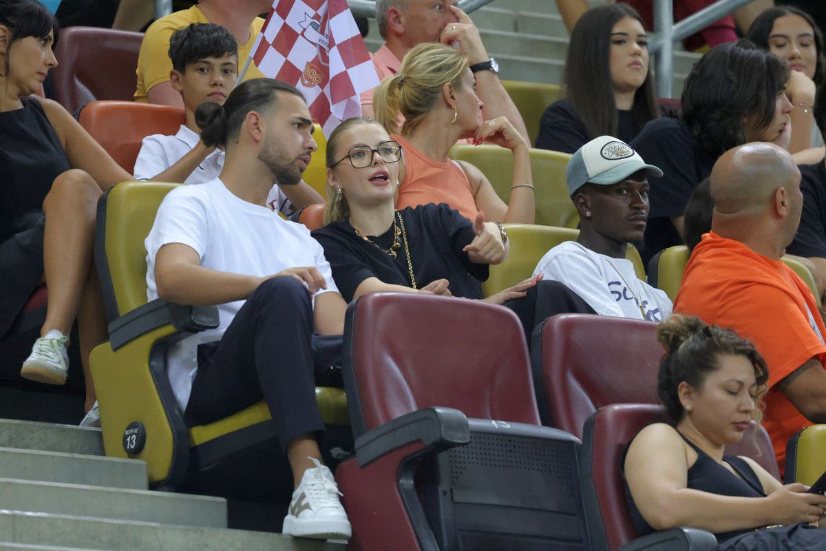 Gol pe teren și show în tribune » Antonia, iubita lui Daniel Bîrligea, a furat privirile la derby