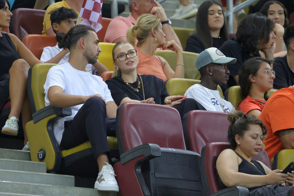 Gol pe teren și show în tribune » Antonia, iubita lui Daniel Bîrligea, a furat privirile la derby