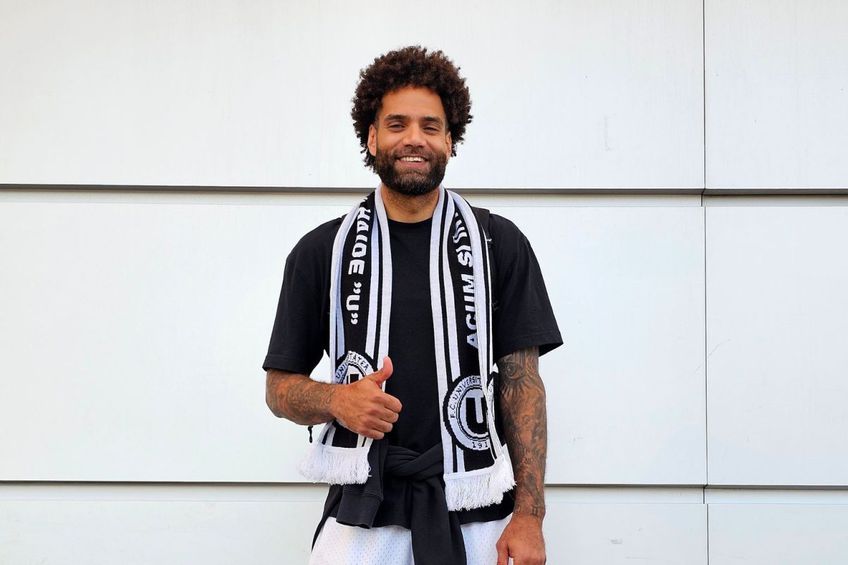 Jeffery Taylor, cu fularul lui U-BT Cluj-Napoca la gât/Foto: Facebook (U-BT Cluj-Napoca)