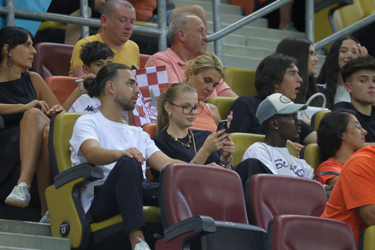 Gol pe teren și show în tribune » Antonia, iubita lui Daniel Bîrligea, a furat privirile la derby