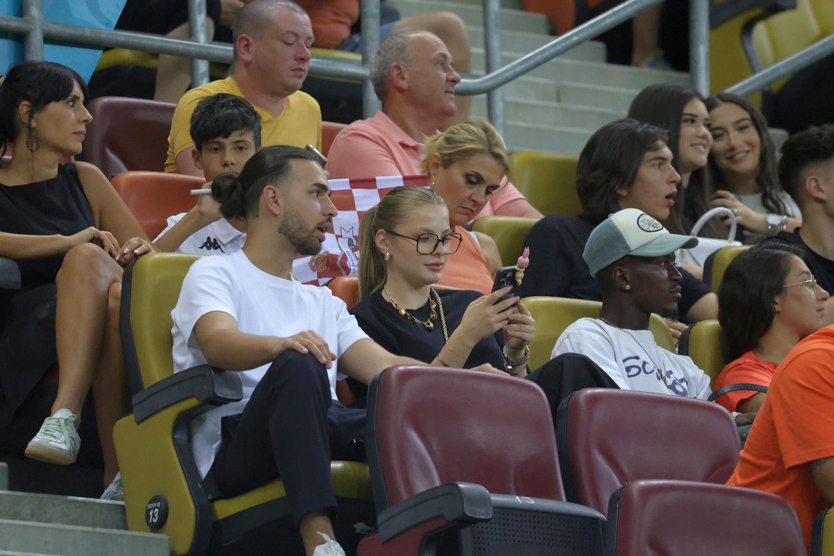 Gol pe teren și show în tribune » Antonia, iubita lui Daniel Bîrligea, a furat privirile la derby