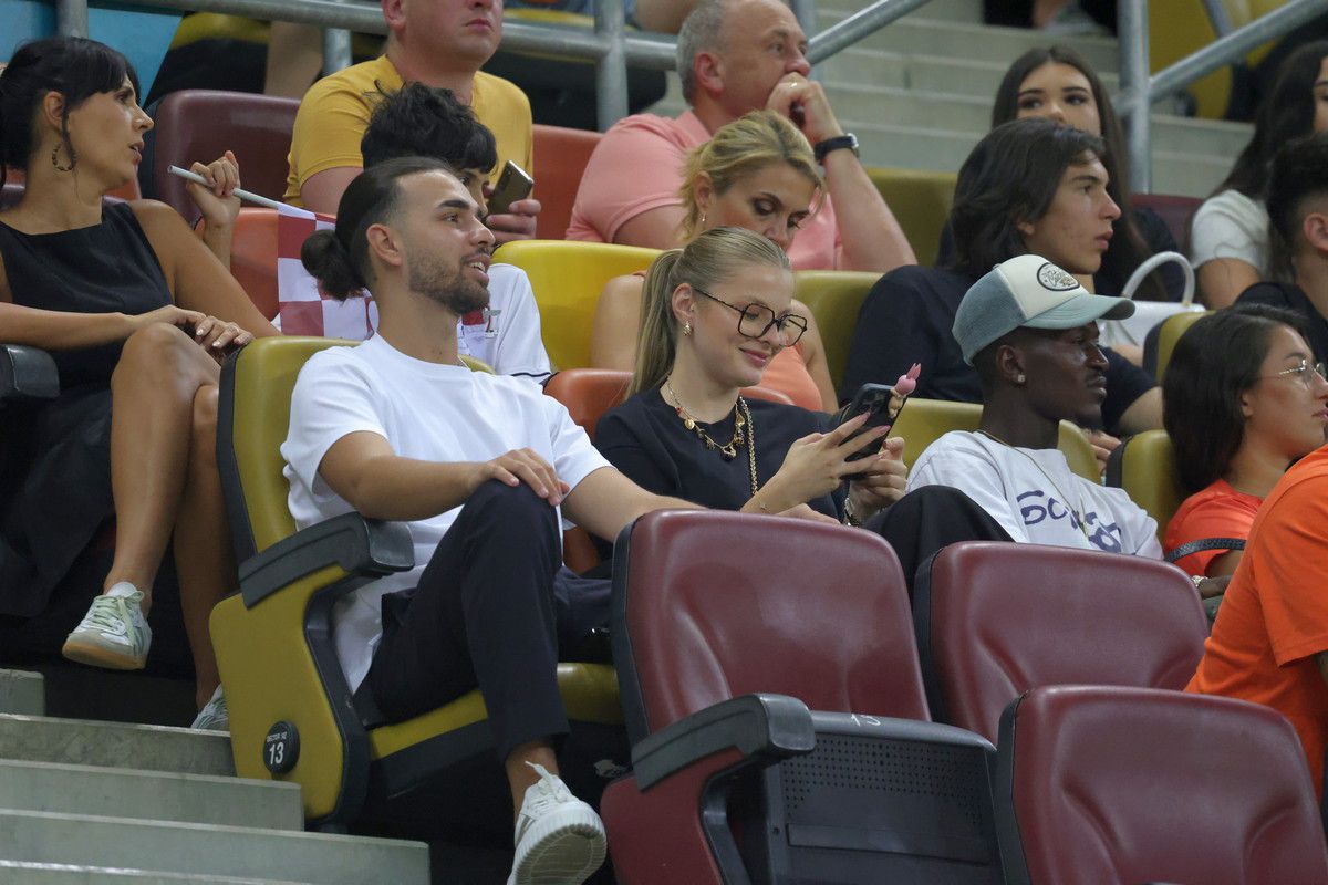 Gol pe teren și show în tribune » Antonia, iubita lui Daniel Bîrligea, a furat privirile la derby