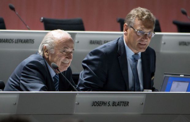 Suma uriașă pe care ar fi împărțit-o Blatter cu alți doi oficiali FIFA!