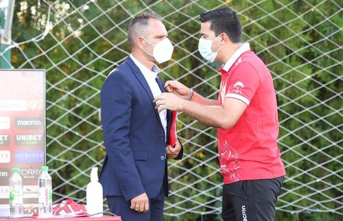 Dinamo joacă luni, de la ora 21:00, în deplasare, cu Gaz Metan Mediaș. Cosmin Contra (43 de ani) așteaptă în continuare întăriri.
