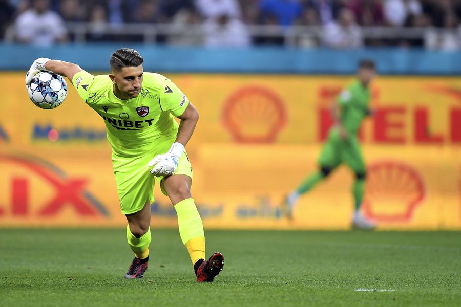 Mihai Eșanu este crescut la Dinamo, a strâns 30 de meciuri în 2021 // FOTO: Imago Decizie surprinzătoare la Dinamo » Schimbarea preconizată este blocată: „Nu putem să-i dăm în cap”