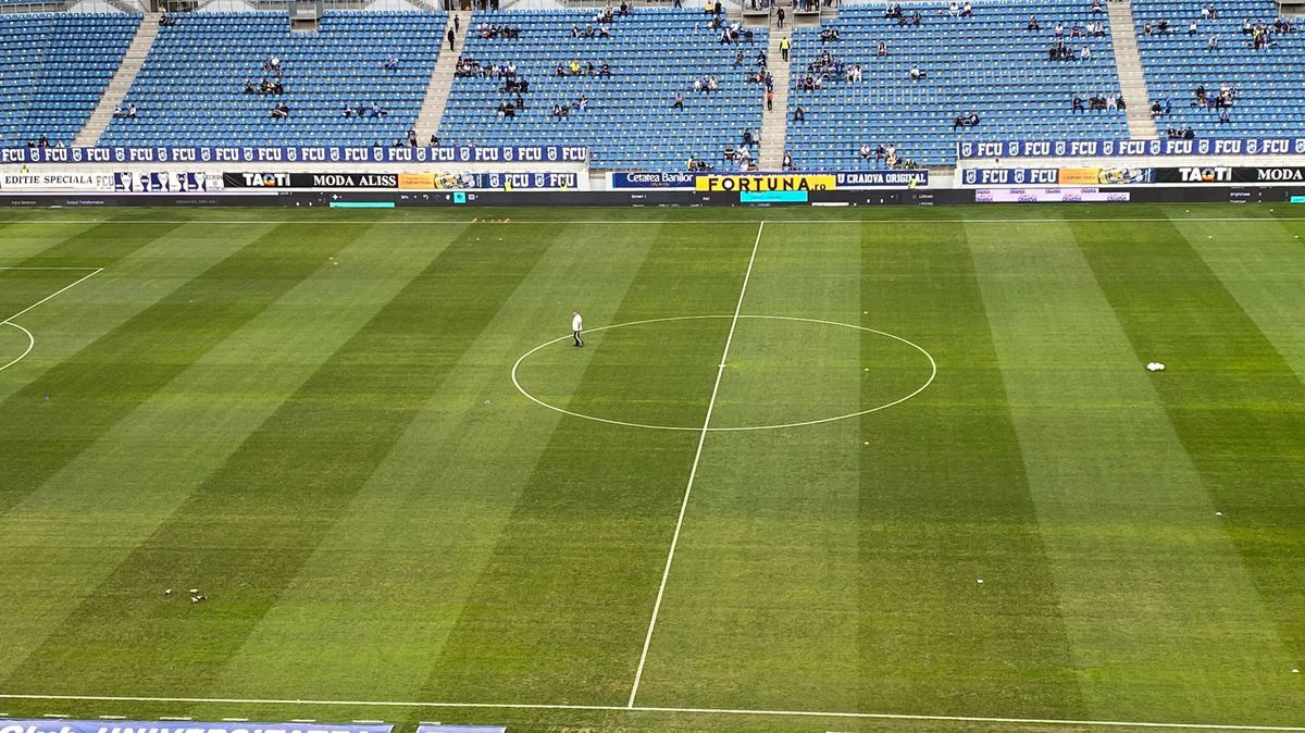 FCU Craiova - FCSB. Gazonul de pe „Oblemenco”