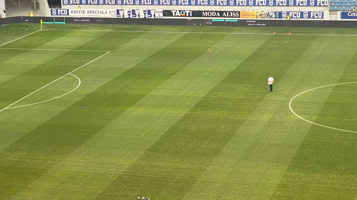 FCU Craiova - FCSB. Gazonul de pe „Oblemenco”