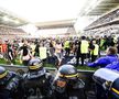 Bătaie generală la meciul campioanei din Ligue 1! Fanii au făcut prăpăd » Poliția, pe gazon