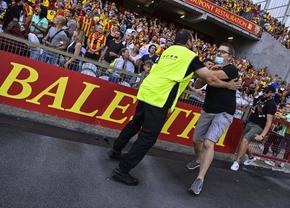 Bătaie generală la meciul campioanei din Ligue 1! Fanii au făcut prăpăd » Poliția, pe gazon