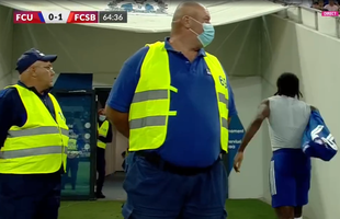 Ieșire nervoasă în FCU Craiova - FCSB » Și-a aruncat tricoul și a plecat la vestiare!