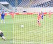 Penalty acordat de asistent în FCU Craiova - FCSB! » Ce arată reluările TV + verdictul specialistului