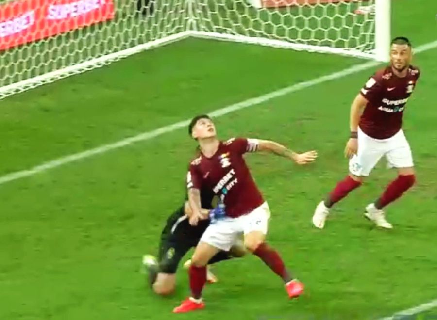 Săpunaru, tras de Vîlceanu / FOTO: Captură TV @Digi Sport 1 Rapid, dezavantajată clar în meciul cu Gaz Metan » Verdictul lui Ion Crăciunescu: „Cum mai arbitrează omul ăsta în Liga1?”