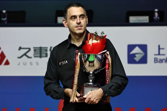Ronnie O’Sullivan cu trofeul de la Shanghai Foto Guliver/GettyImages