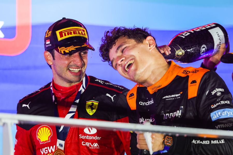 FOTO: Imago Carlos Sainz și-a uimit echipa în ultimele tururi » Strategia prin care a câștigat în Singapore: „E ușor de gândit și greu de aplicat”