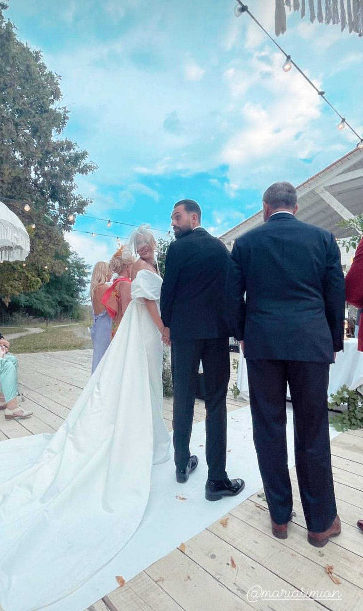 Marius Lăcătuș și soția acestuia, nașii cuplului Maria Simion și Alexandru. Foto: Instagram