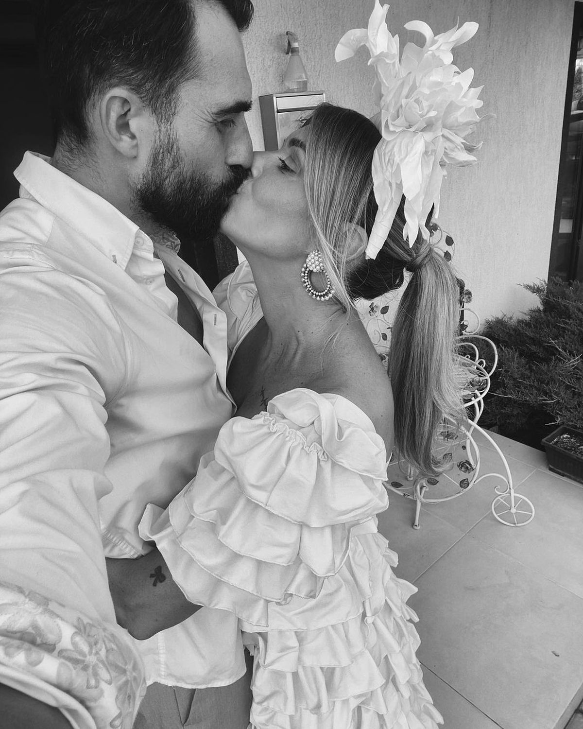 Marius Lăcătuș și soția acestuia, nașii cuplului Maria Simion și Alexandru » Fostul fotbalist a atras toate privirile la nunta creatoarei de modă