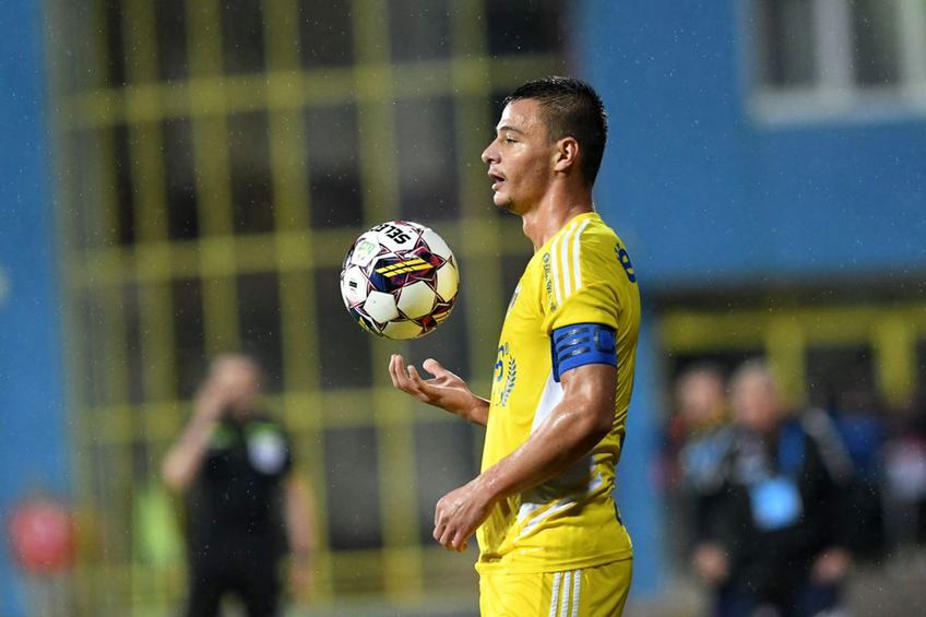 CFR Cluj s-a impus în fața Petrolului Ploiești, scor 1-0, în runda cu numărul 9 din Superliga. Valentin Țicu (22 de ani), fundașul oaspeților, a acuzat maniera de arbitraj a „centralului” Istvan Kovacs.