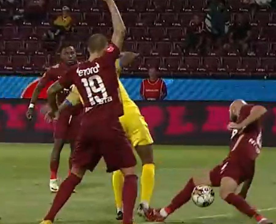 Ajeti l-a călcat pe Pedro în careu/ foto: captură Digi Sport Victorie chinuită în Gruia » Istvan Kovacs a fost cel mai bun „jucător” al CFR-ului
