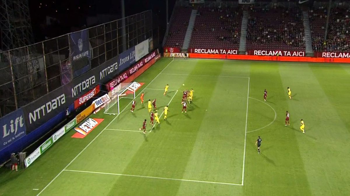 Istvan Kovacs a comis-o grav în Gruia » Două penalty-uri neacordate pentru Petrolul în meciul cu CFR Cluj