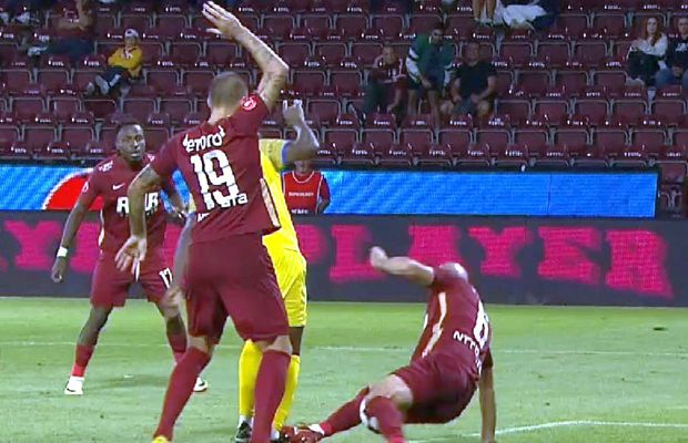 Istvan Kovacs a comis-o grav în Gruia » Două penalty-uri neacordate pentru Petrolul în meciul cu CFR Cluj