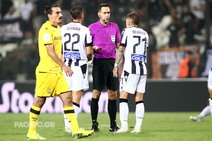 Răzvan Lucescu, nervos după remiza albă din derby-ul PAOK - Aris: „Nu sunt prost, înțeleg ce se întâmplă. Arbitrul a venit pentru un 0-0”