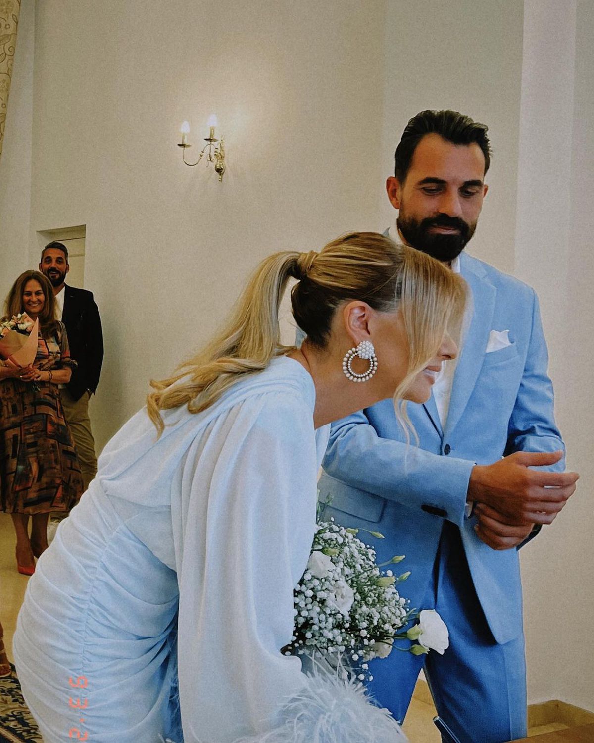 Marius Lăcătuș și soția acestuia, nașii cuplului Maria Simion și Alexandru » Fostul fotbalist a atras toate privirile la nunta creatoarei de modă