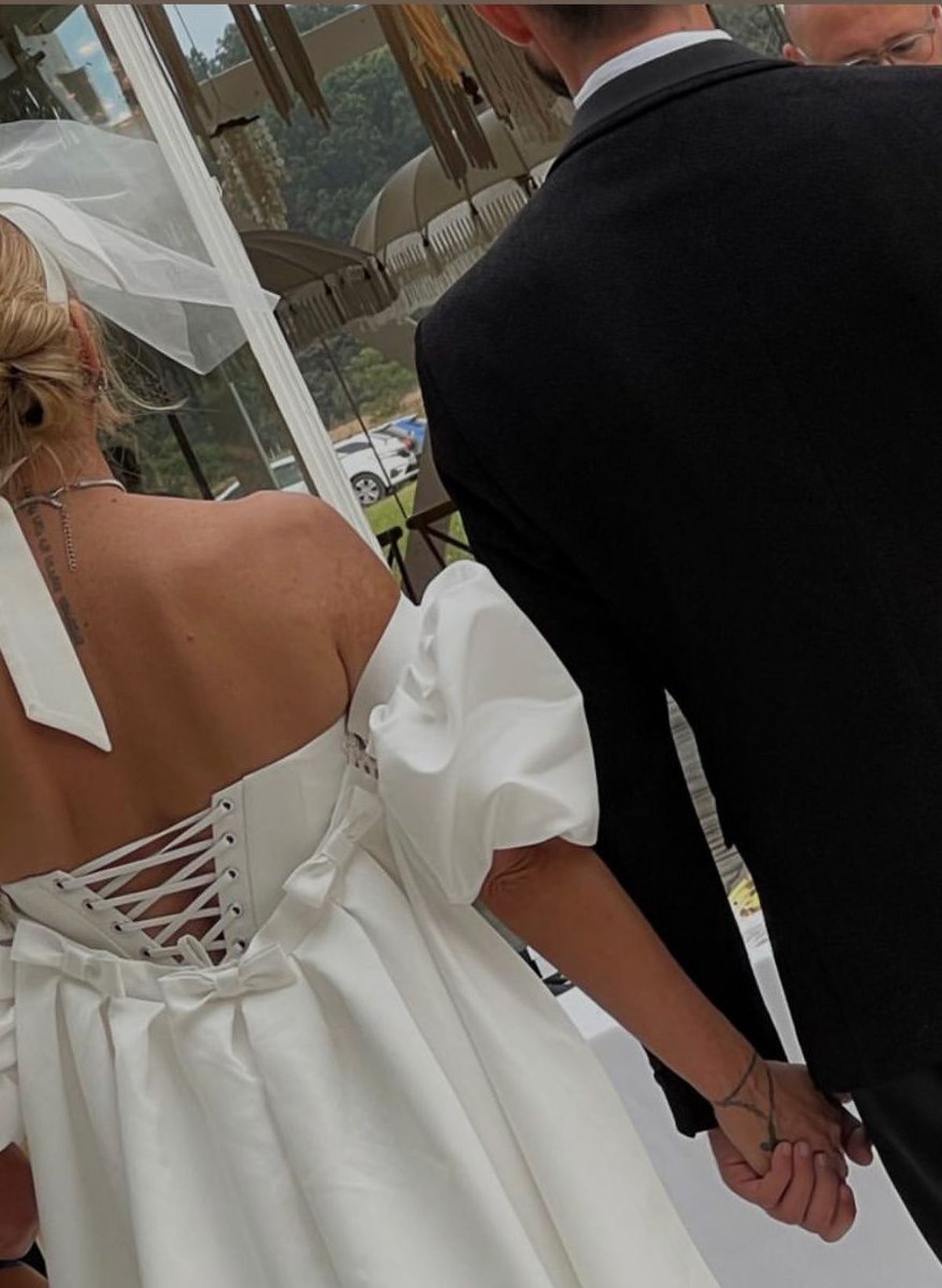 Marius Lăcătuș și soția acestuia, nașii cuplului Maria Simion și Alexandru » Fostul fotbalist a atras toate privirile la nunta creatoarei de modă