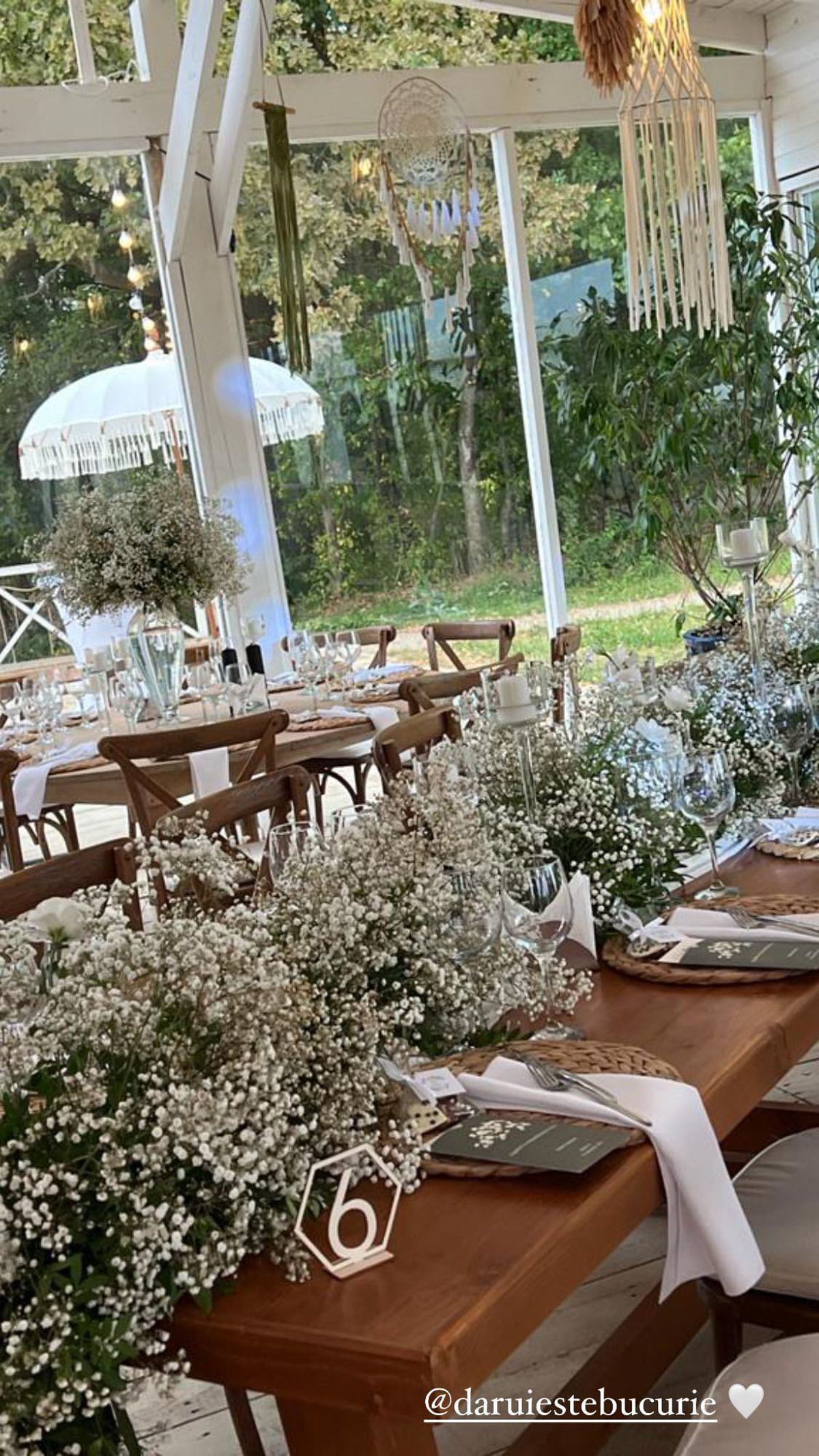 Marius Lăcătuș și soția acestuia, nașii cuplului Maria Simion și Alexandru » Fostul fotbalist a atras toate privirile la nunta creatoarei de modă