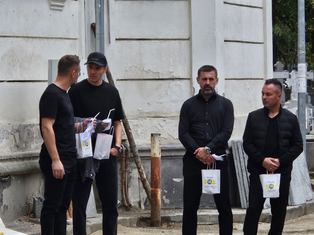 Gigi Mulțescu a fost înmormântat cu onoruri militare în Cimitirul „Reînvierea” » Peste 200 de oameni au venit să-și ia rămas-bun de la legenda lui Dinamo