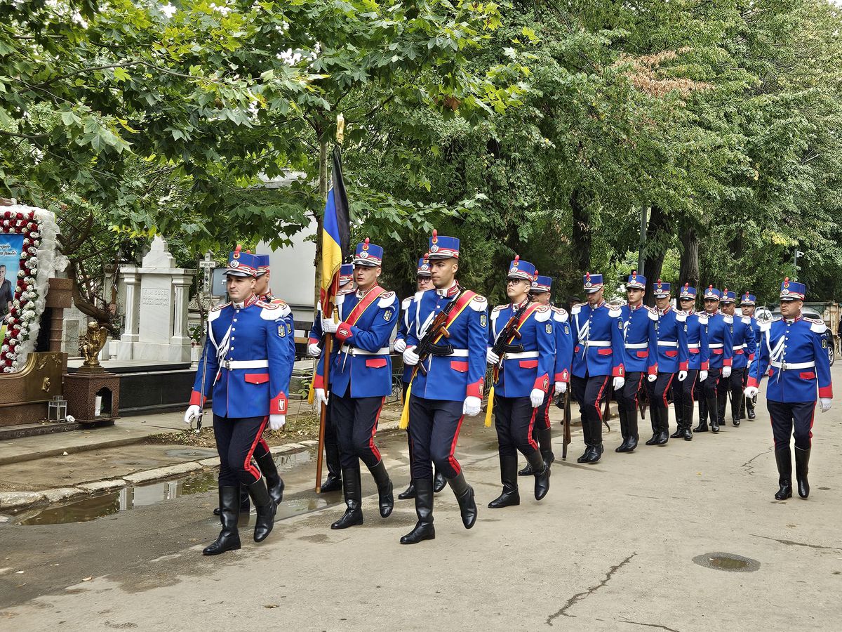 Gigi Mulțescu a fost înmormântat cu onoruri militare în Cimitirul „Reînvierea” » Peste 200 de oameni au venit să-și ia rămas-bun de la legenda lui Dinamo