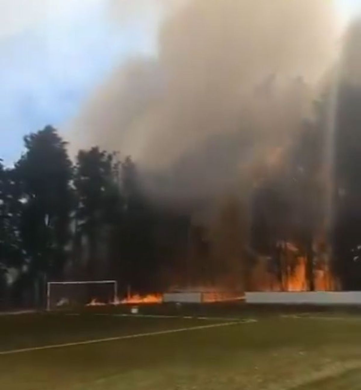 Stadion cuprins de flăclări! Incendii devastatoare în nordul Portugaliei