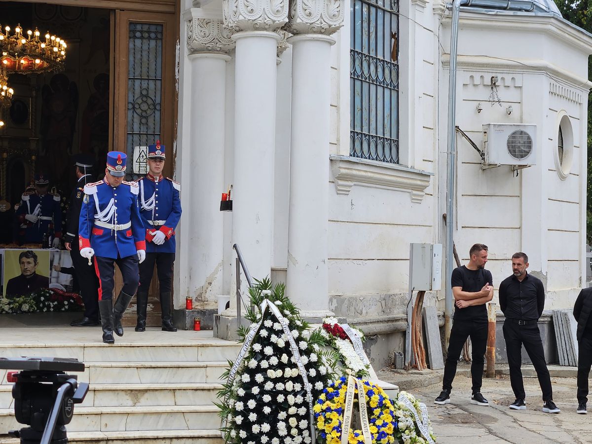 Gigi Mulțescu a fost înmormântat cu onoruri militare în Cimitirul „Reînvierea” » Peste 200 de oameni au venit să-și ia rămas-bun de la legenda lui Dinamo