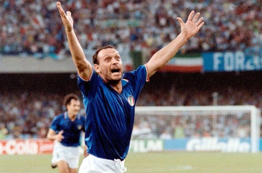 Salvatore „Toto” Schillaci, fostul atacant al naționalei Italiei care prin golurile lui a calificat Squadra Azzurra în semifinalele Mondialului din 1990