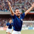 Salvatore „Toto” Schillaci, fostul atacant al naționalei Italiei care prin golurile lui a calificat Squadra Azzurra în semifinalele Mondialului din 1990