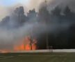 Fotbal mistuit de flăcări » Incendiul devastator a cuprins și stadionul: „Aerul continuă să fie irespirabil. Este un haos total”