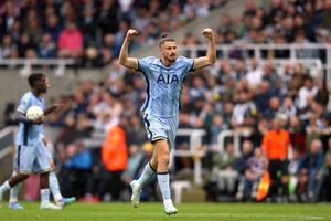 Radu Drăgușin, anunțat de presa engleză titular în Coventry - Tottenham » Echipele probabile + cele mai tari cote