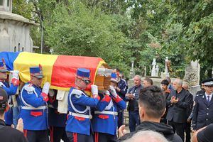 Gigi Mulțescu a fost înmormântat cu onoruri militare în Cimitirul „Reînvierea” » Peste 200 de oameni au venit să-și ia rămas-bun de la legenda lui Dinamo