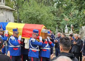 Gigi Mulțescu a fost înmormântat cu onoruri militare în Cimitirul „Reînvierea” » Peste 200 de oameni au venit să-și ia rămas-bun de la legenda lui Dinamo