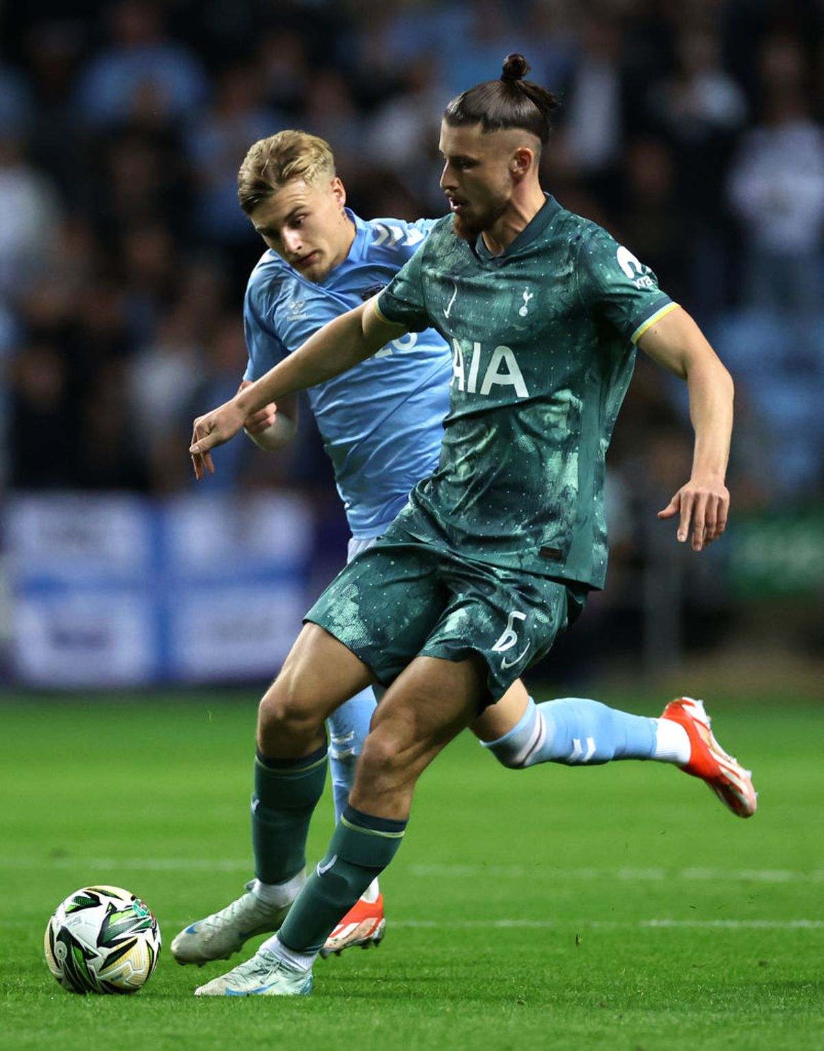 Doi reputați ziariști din Londra au dat un verdict dur despre Radu Drăgușin: „În 10 luni, apărătorul român a dovedit că e încă imatur și până în ianuarie...”