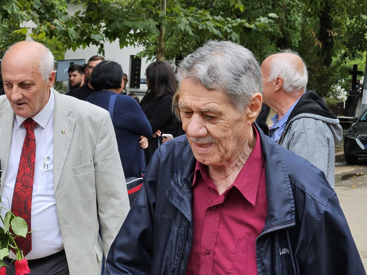 Gigi Mulțescu a fost înmormântat cu onoruri militare în Cimitirul „Reînvierea” » Peste 200 de oameni au venit să-și ia rămas-bun de la legenda lui Dinamo