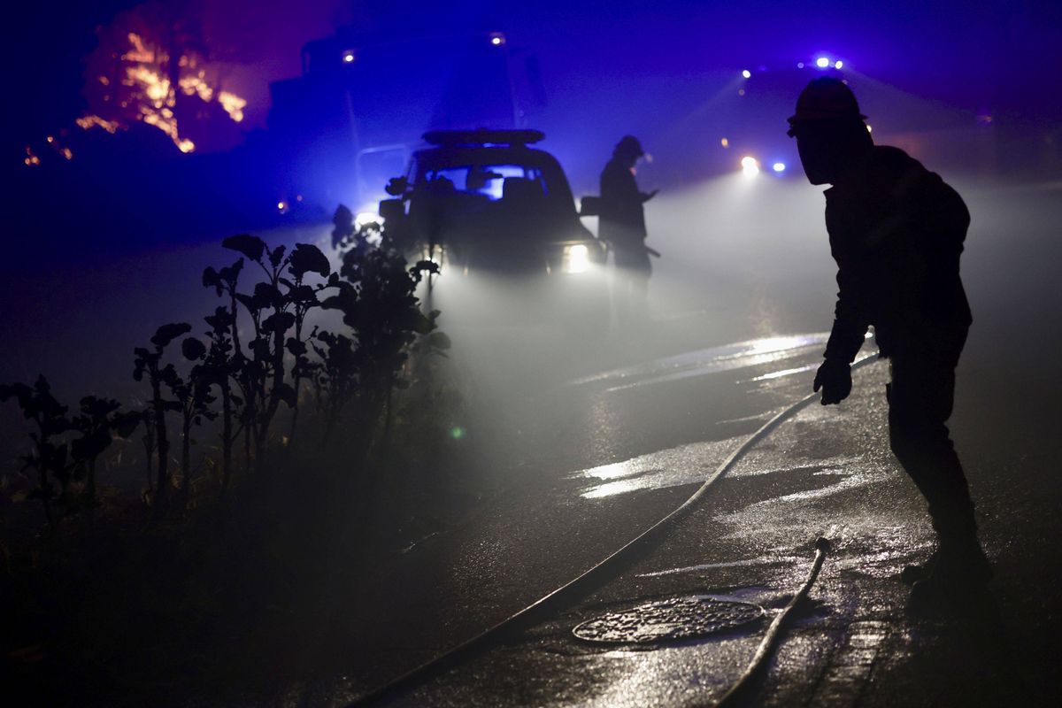 Stadion cuprins de flăclări! Incendii devastatoare în nordul Portugaliei