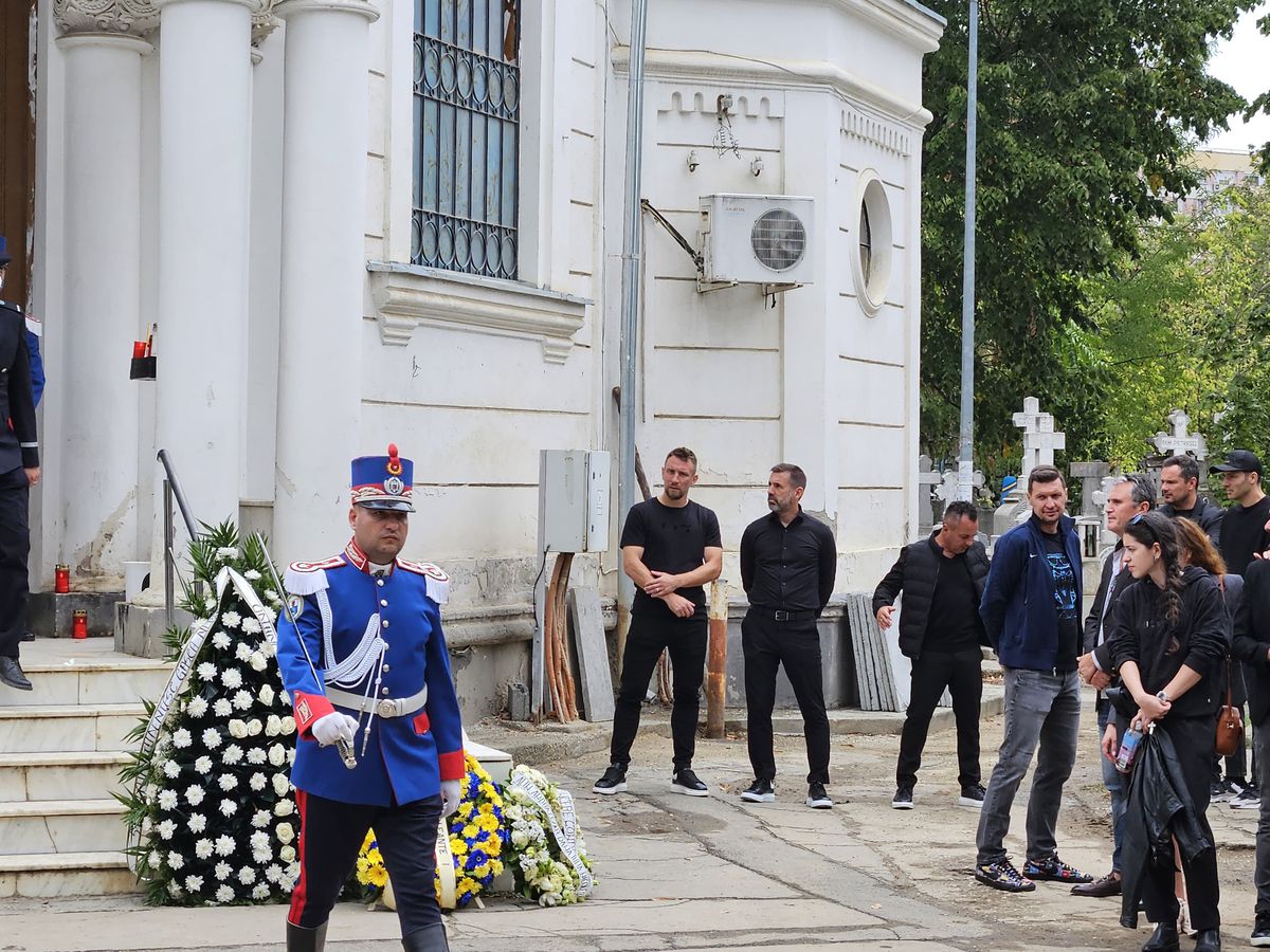 Gigi Mulțescu a fost înmormântat cu onoruri militare în Cimitirul „Reînvierea” » Peste 200 de oameni au venit să-și ia rămas-bun de la legenda lui Dinamo