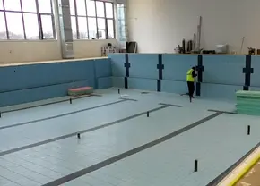 Între timp, în România: bazin semiolimpic inaugurat într-un sat fără canalizare » „Mobilizez babele de prin jurul meu și ne ducem împreună”