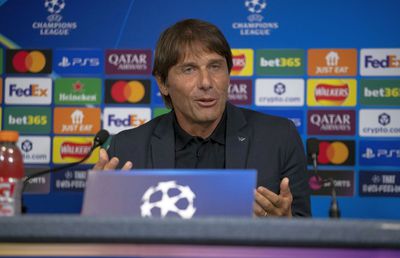 Antonio Conte a reacționat după ce Man și PSV l-au spulberat în Liga Campionilor: „Niște oameni aruncă praf în ochi”
