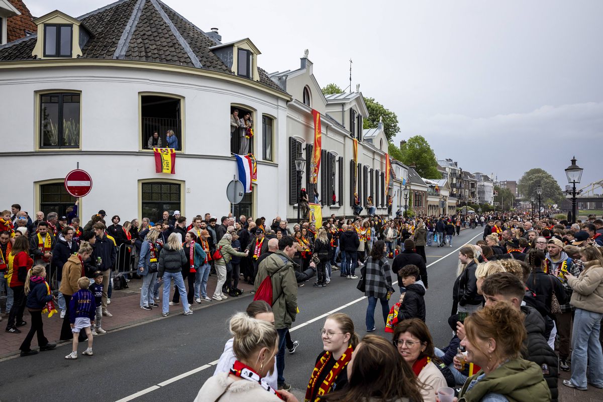 Cum vor fi întâmpinați fanii lui FCSB la Deventer: „Îi așteptăm pe români!”