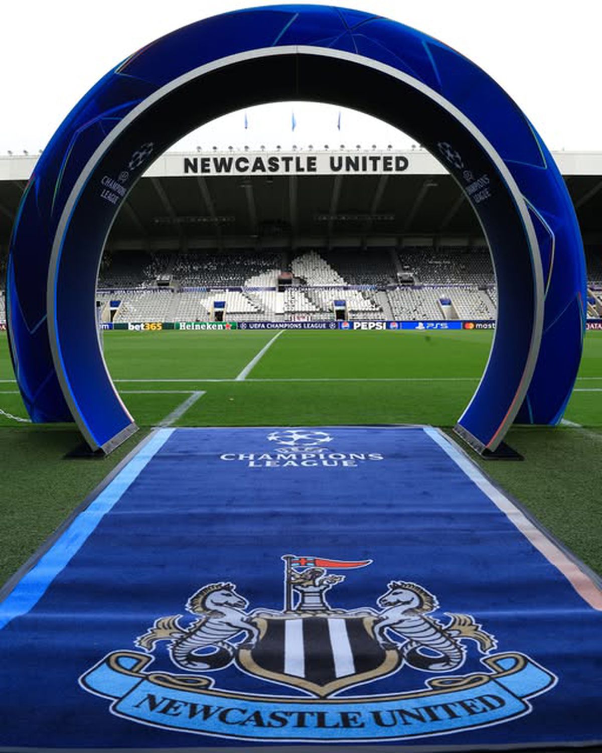 Ură maximă! Imaginea serii înainte de Newcastle - Barcelona, la intrarea pe St James's Park