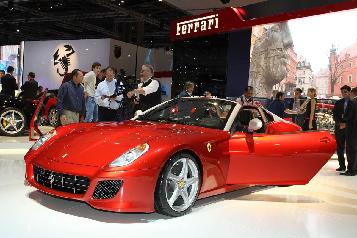 Colecția de mașini a lui Lewis Hamilton