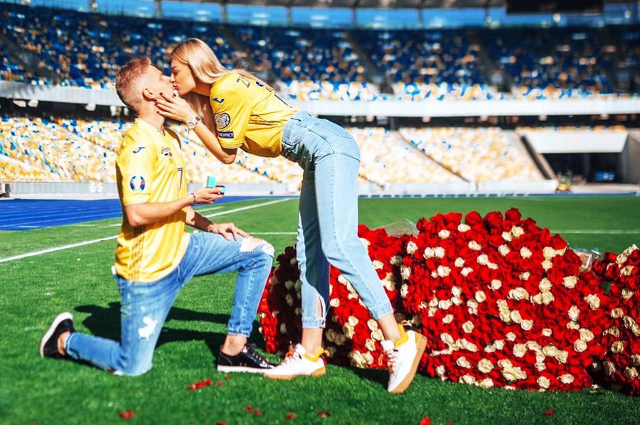 GALERIE FOTO Oleksandr Zinchenko și Vlada Sedan au făcut pasul cel mare! Superba blondă, cerută în căsătorie într-un mod inedit
